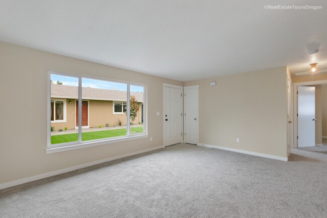 Entrada/Sala de estar - 151 N 29th Ave