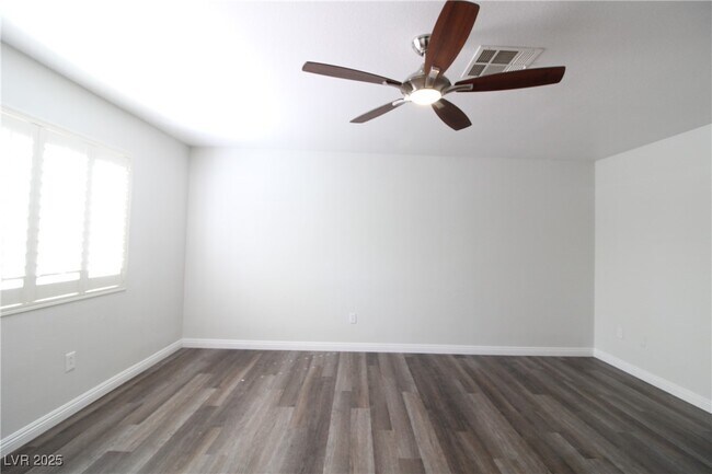 Foto del edificio - 301 Laguna Glen Dr