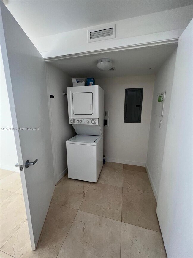 Foto del edificio - 1060 Brickell Ave