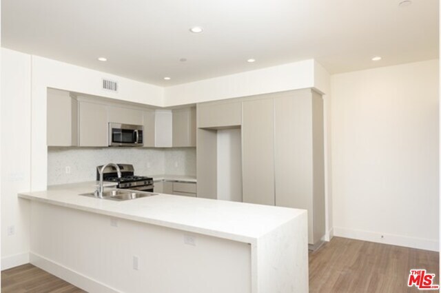 Foto principal - 1439 Armacost Ave