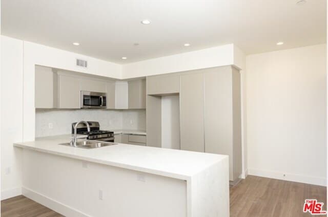Primary Photo - 1439 Armacost Ave