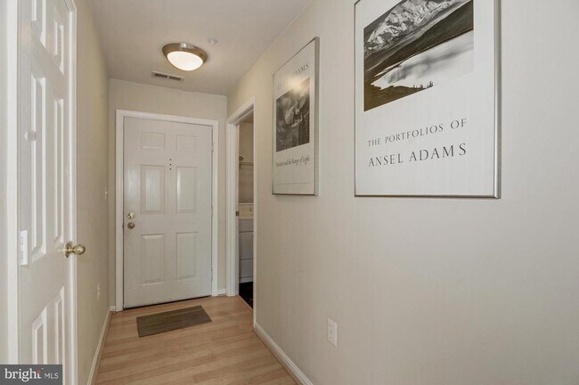 Foto del edificio - 2123 Charles Henry Ln