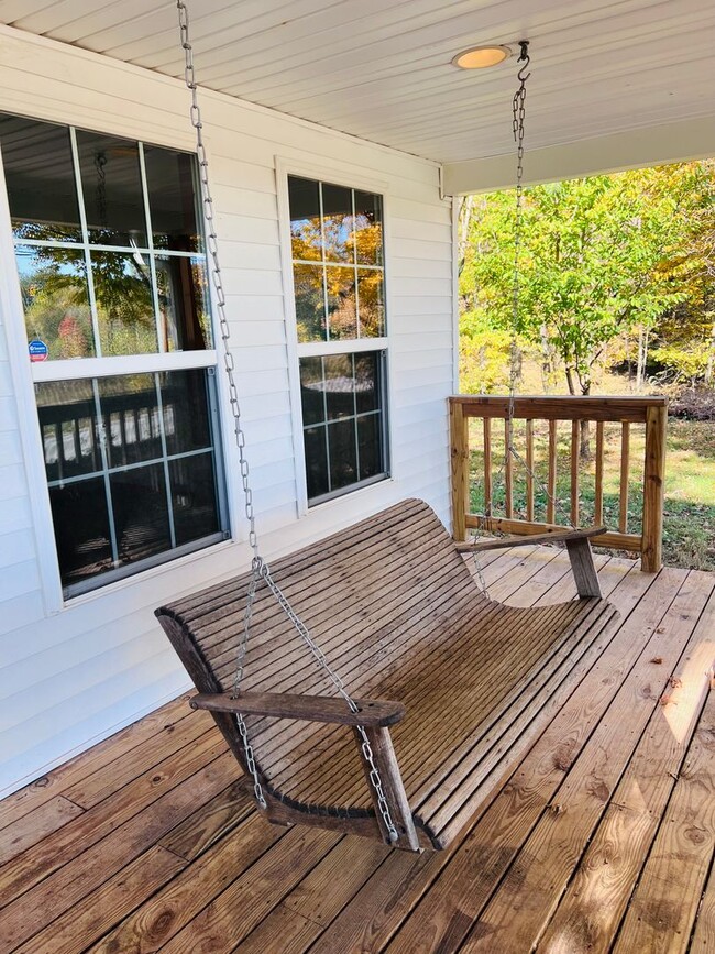 Building Photo - 2 bed 1.5 Bath Single Family Home