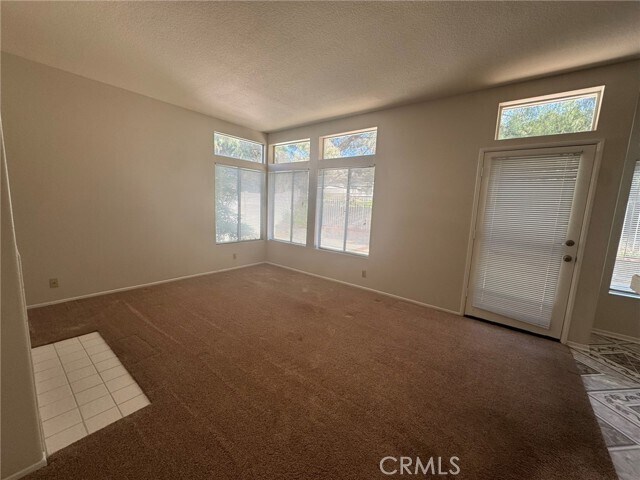 Building Photo - 2121 Sun Ridge Dr