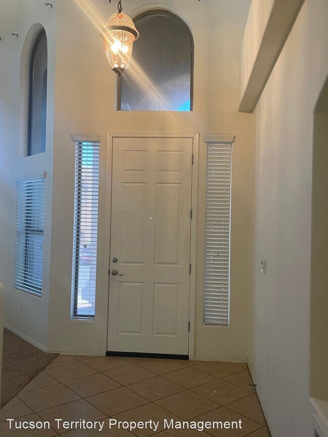 Building Photo - 4 br, 3 bath House - 525 E. Camino Crystal...