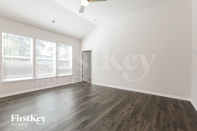 Building Photo - 1111 Mission Hill Ln