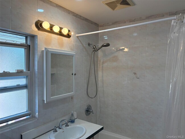 Foto del edificio - 51-15 Bowne St