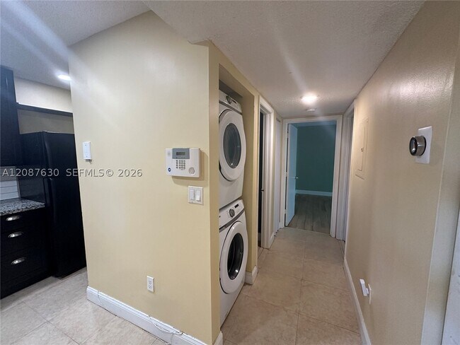 Foto del edificio - 1718 NW 56th Terrace