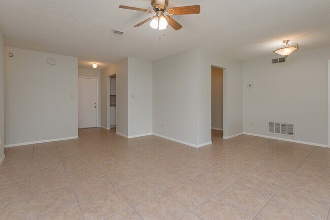 Foto del edificio - Great Location 3/2