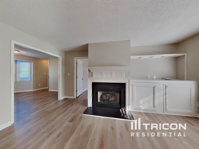 Building Photo - 1004 Spruce Dr