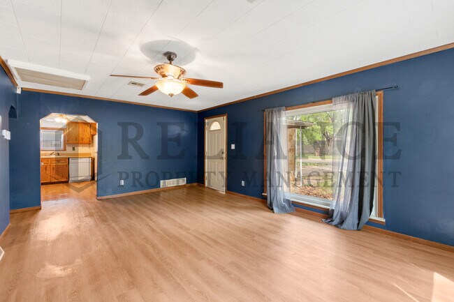 Foto del edificio - 2903 W Douglas Ave