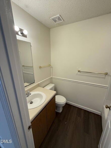 Foto del edificio - 3511 Ivy Commons Dr