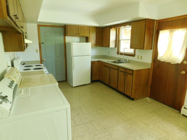 Building Photo - 1402 E McHenry St