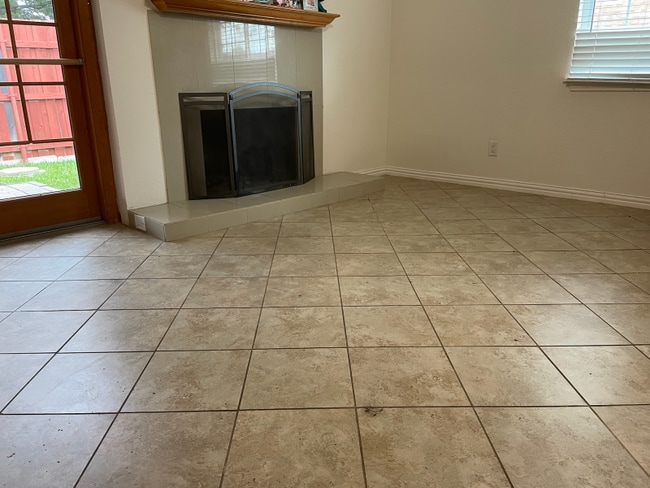 Building Photo - 541 Shadowcrest Ln