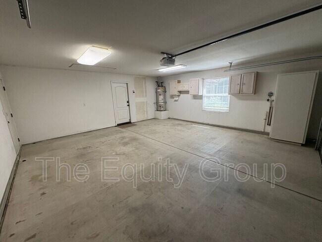 Building Photo - 3524 S Lincoln Ct