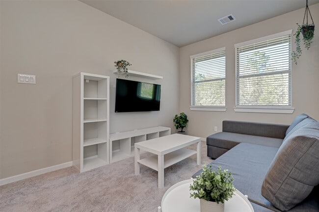 Foto del edificio - 559 Longleaf Pine Dr