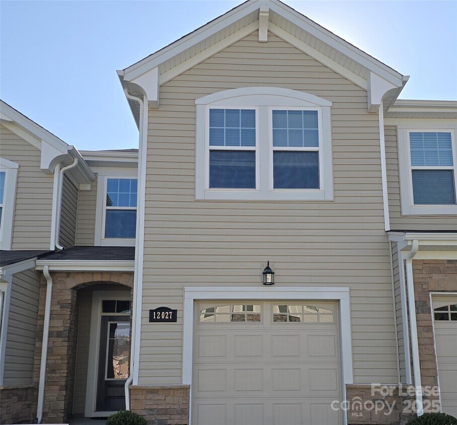 Foto principal - 12027 Gambrell Dr