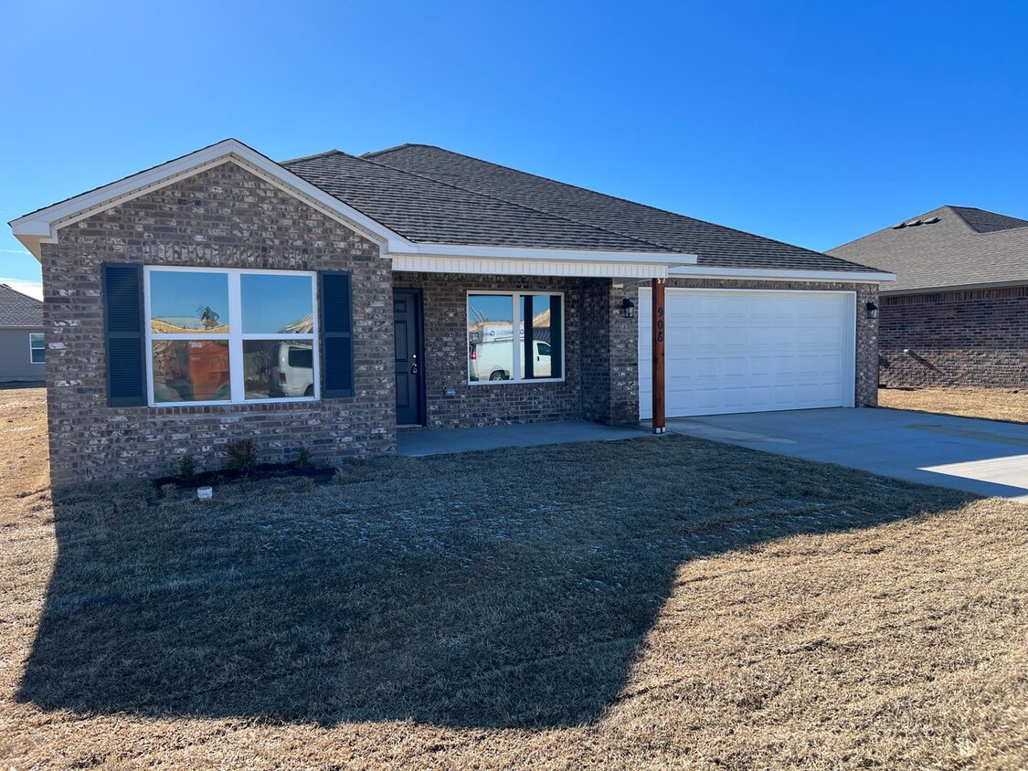 Primary Photo - BACKYARD FENCING INCLUDED!!Beautiful Brand...