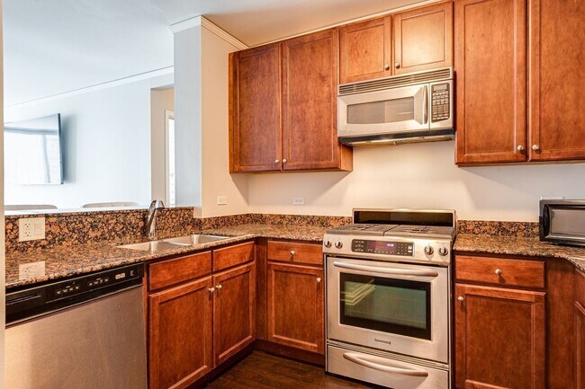 Foto del edificio - 450 E Waterside Dr