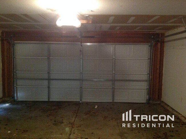 Foto del edificio - 7949 Bristle Ln