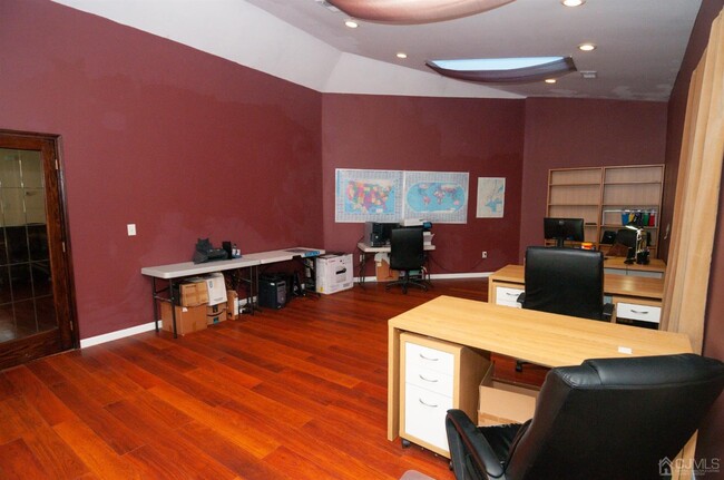 Foto del edificio - 2 Miller Ave