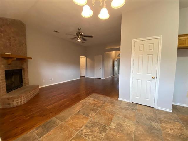 Foto del edificio - 6409 Woodcreek Trail