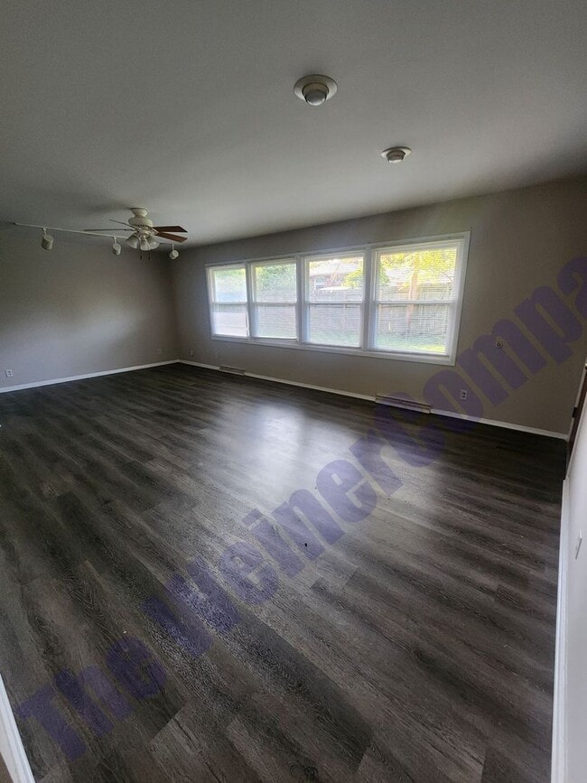 Building Photo - 4 Bedroom 2 bath House Available August 1st!