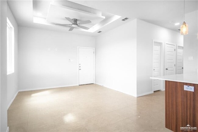 Building Photo - 17 N Onyx Ave