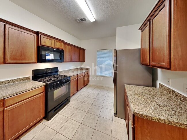 Building Photo - 914 Paradise Rd