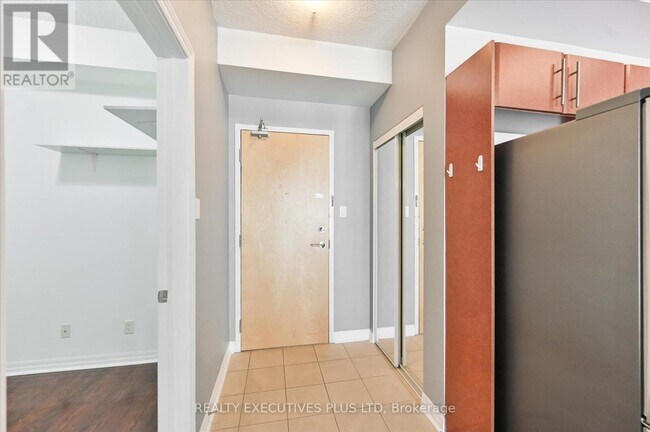 Photo du bâtiment - 3515 Kariya Dr