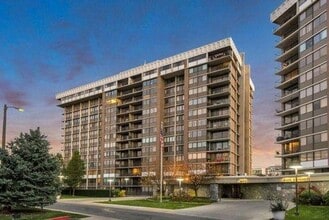 Building Photo - 241 N Vine St