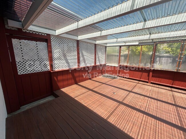 Foto del edificio - 120 Ward Ct