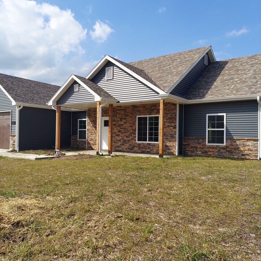 Building Photo - 1801 Sierra