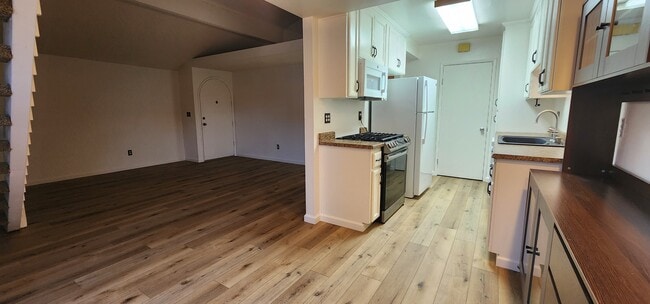 Building Photo - 335 Los Arbolitos Blvd