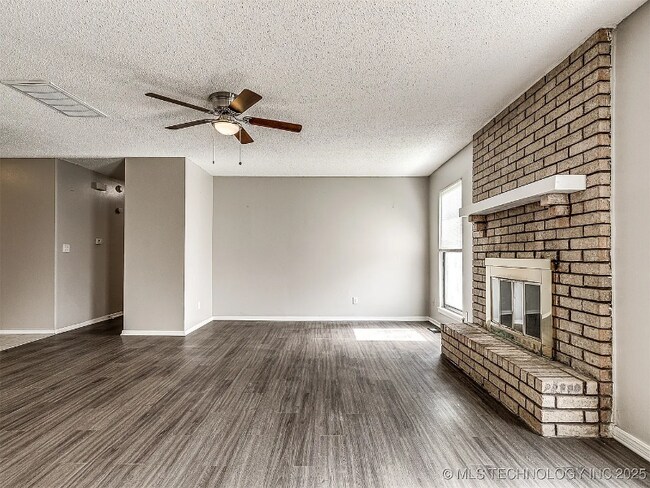 Foto del edificio - 3213 S 217th E Ave