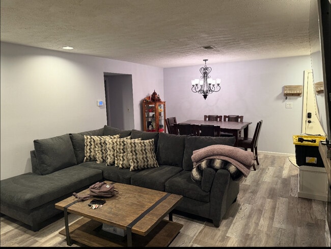 Foto del edificio - 306 Sharon Garden Ct