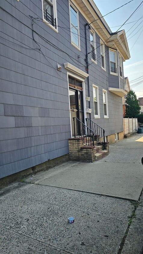 Primary Photo - 561 Avenue A