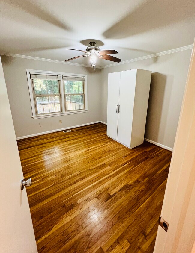 Building Photo - 122 Burnham Pl