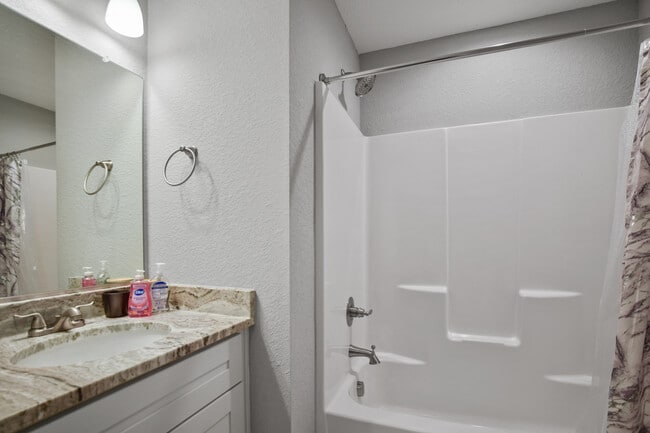 Foto del edificio - 305 N Division St