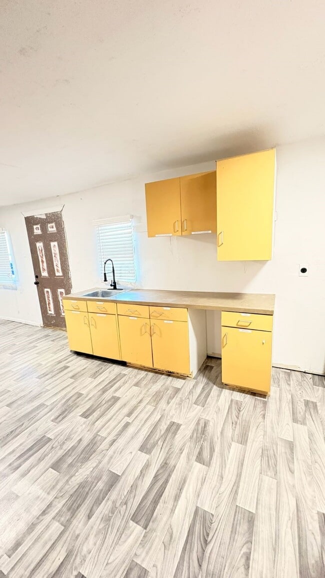 Building Photo - 705 Fidelity St