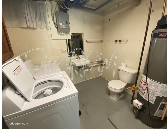 Building Photo - For Rent: Updated 2 Bedroom, 1.5 Bath Town...
