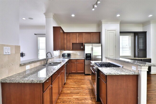 Building Photo - 3257 Maxroy St