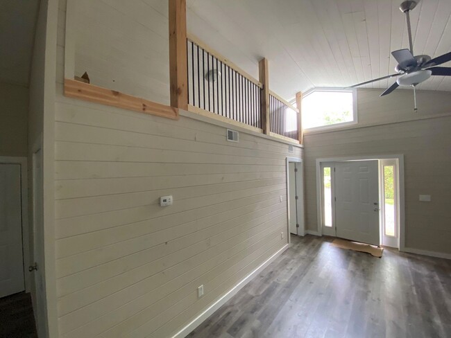 Building Photo - Super Convenient & Brand New Sevierville C...