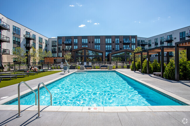 Outdoor Pool - The Bowline