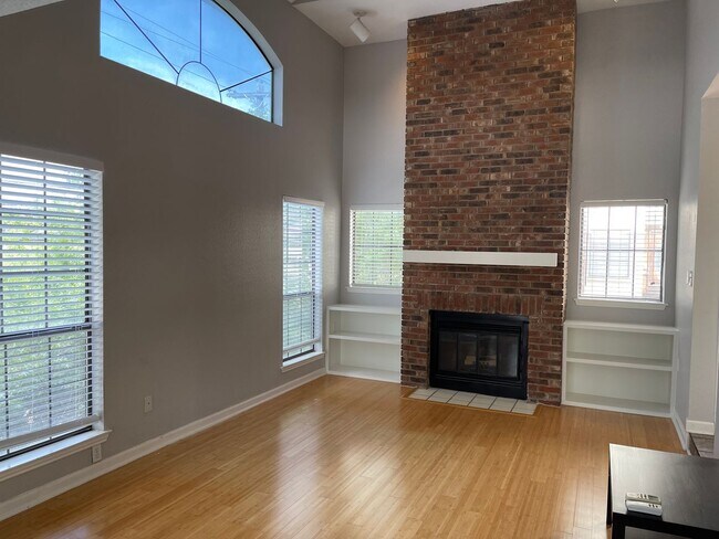 Foto del edificio - 2/2 with a Loft!