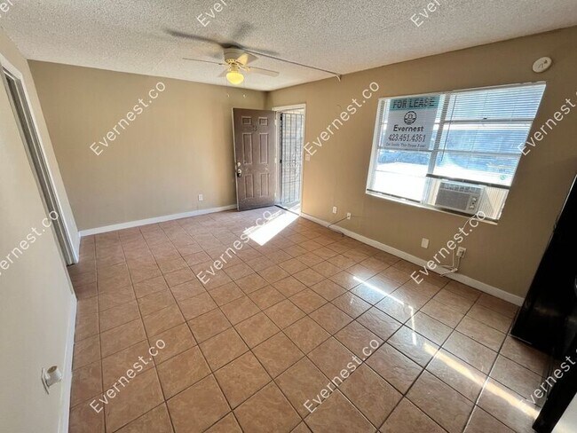 Foto del edificio - 925 Shallowford Rd