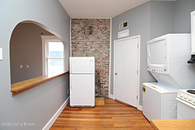 Building Photo - 158 State St