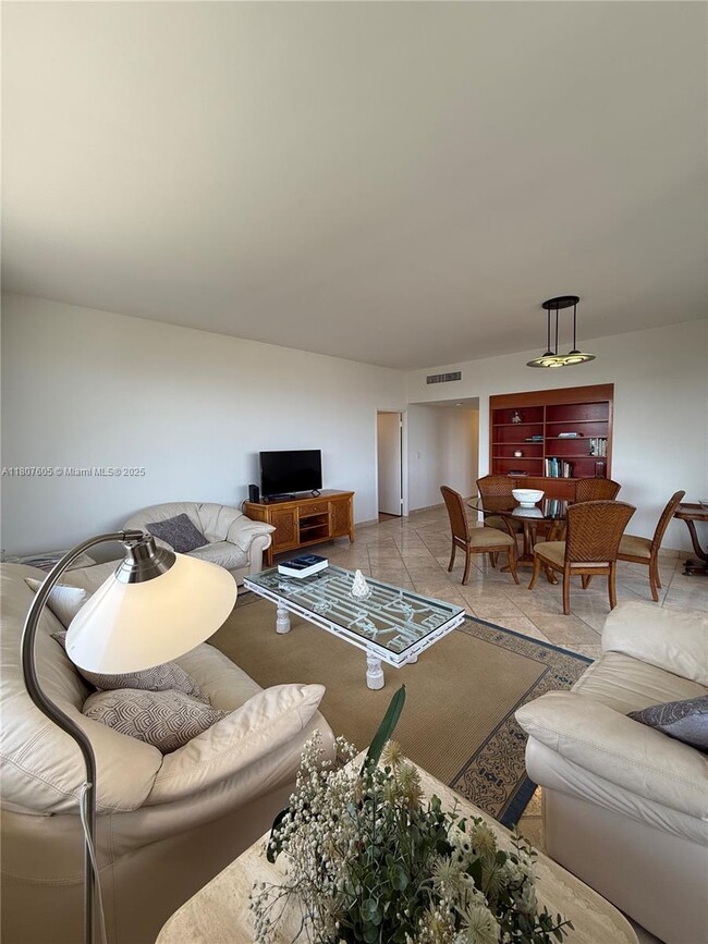 Foto del edificio - 151 Crandon Blvd