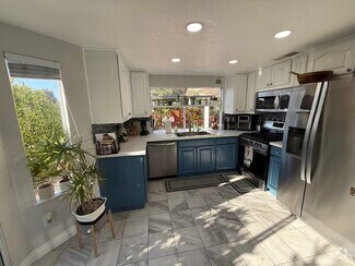 Building Photo - 5160 Baywood Cir