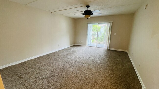 Foto del edificio - 2860 Somerset Park Dr